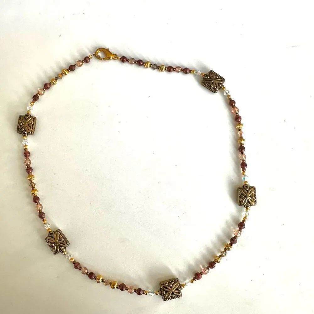 Gold tone crystal beaded necklace - Picture 3 of 8